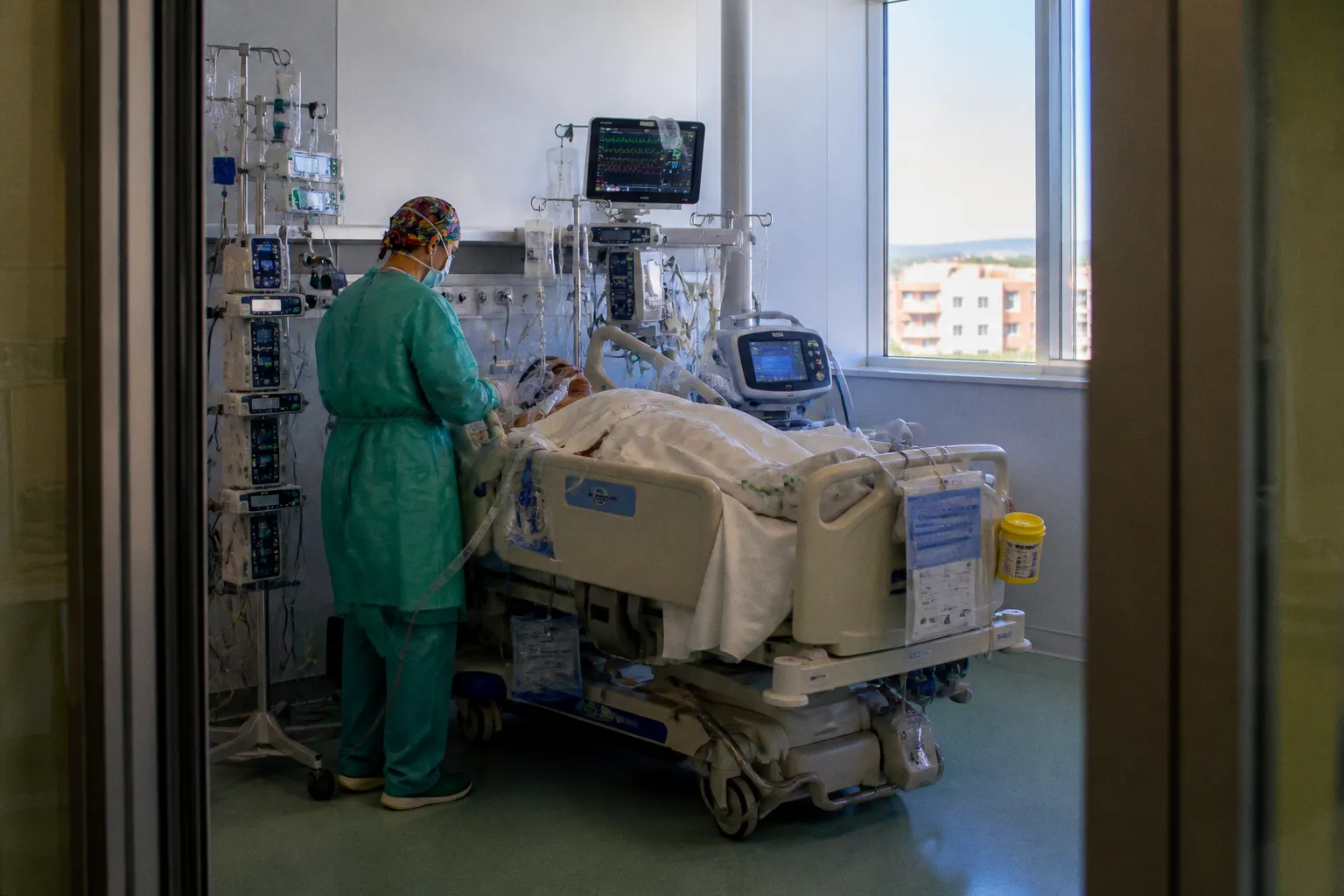 Derrame pericárdico masivo en pacientes con insuficiencia cardiaca de alto gasto y shock