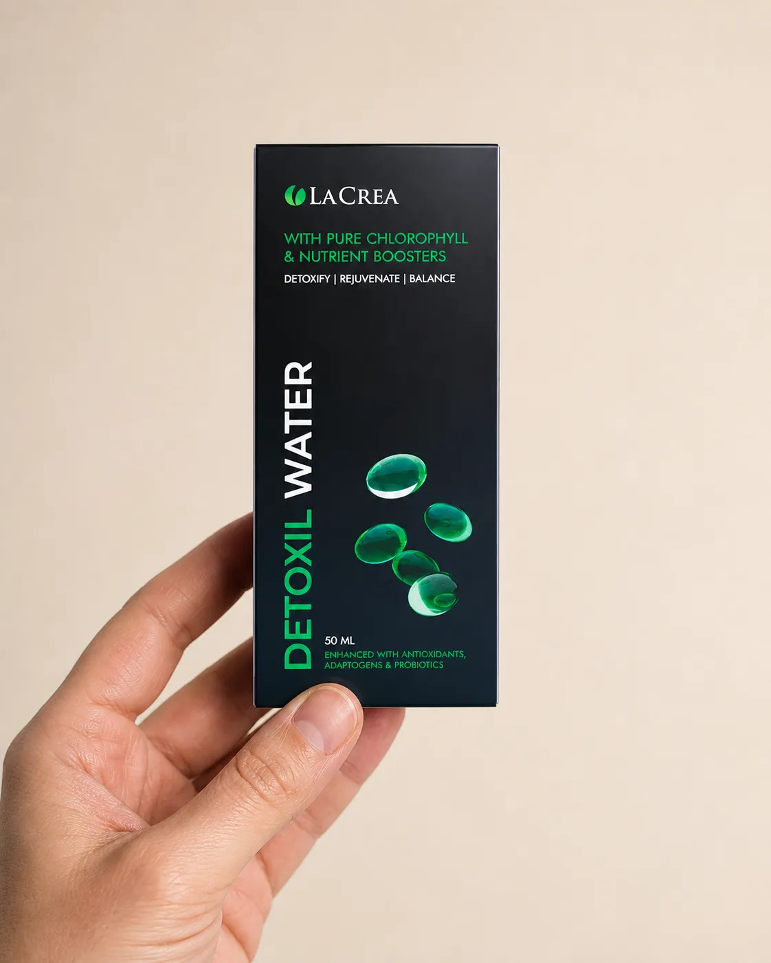 Detoxil Water Liver — el envase en la mano