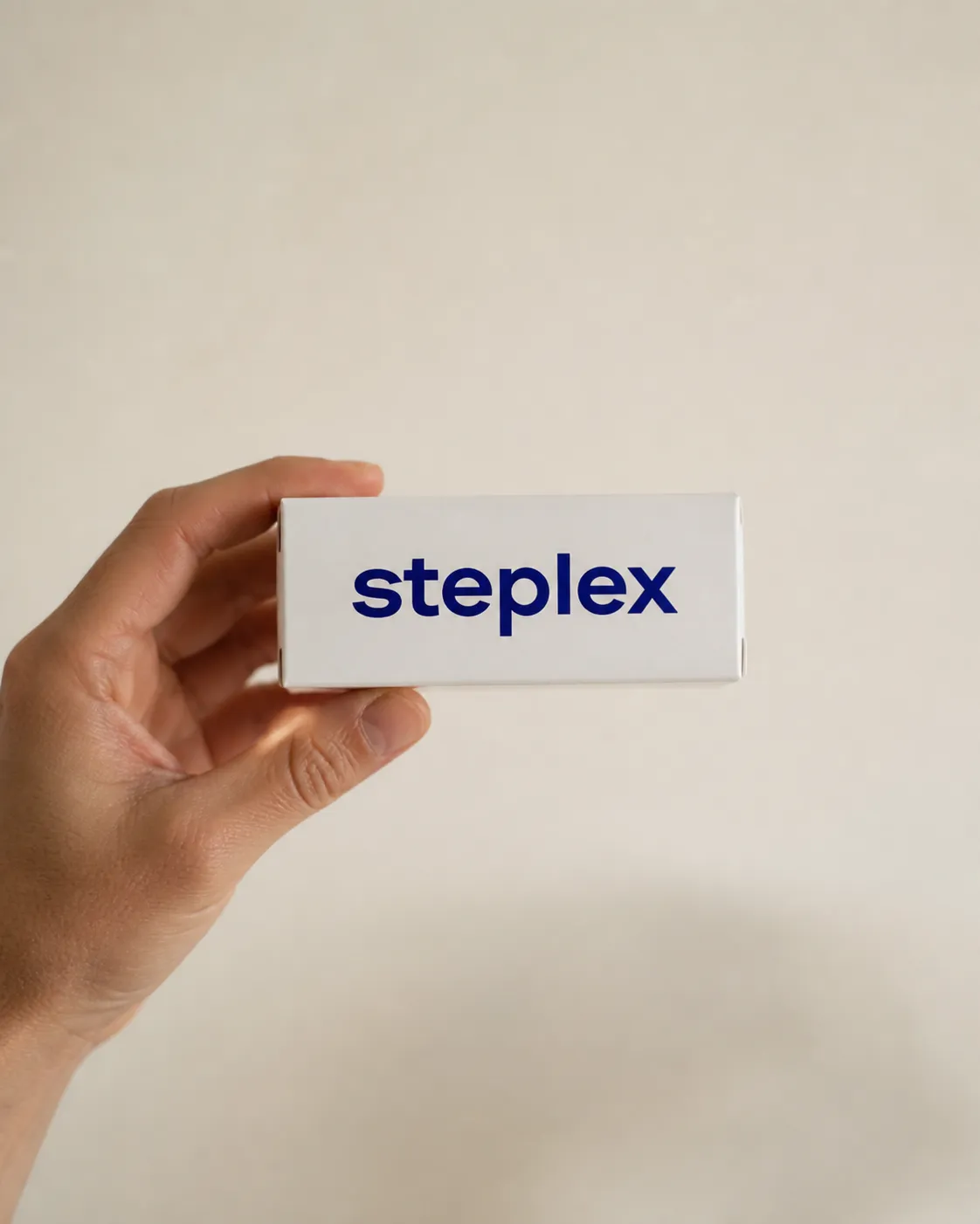 Steplex — el envase en la mano