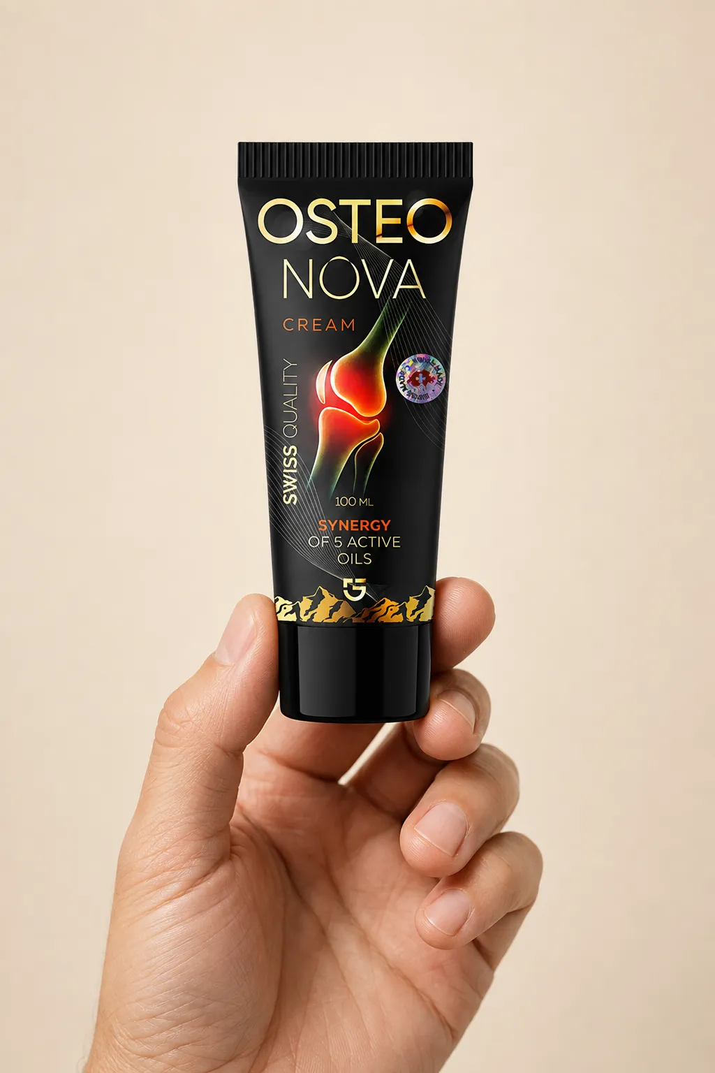 OsteoNova cream — el envase en la mano