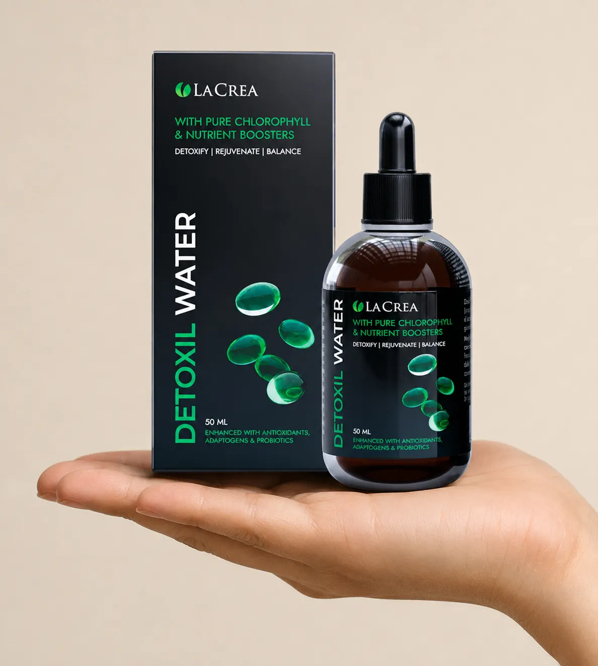 Detoxil water — el envase en la mano