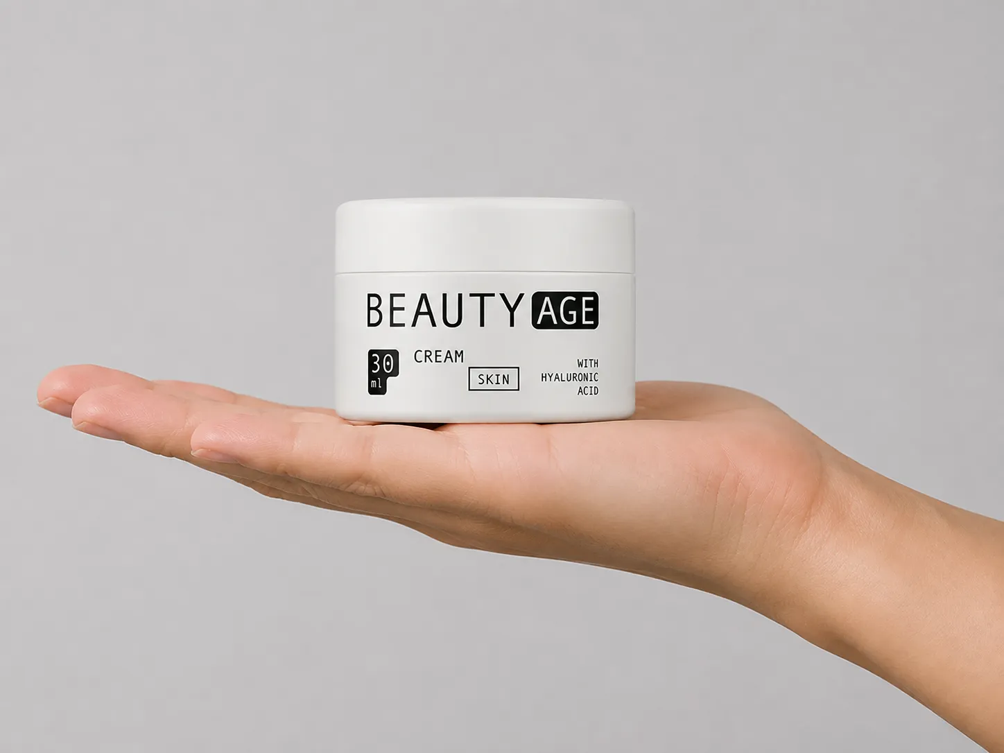 Beauty Age Skin — el envase en la mano