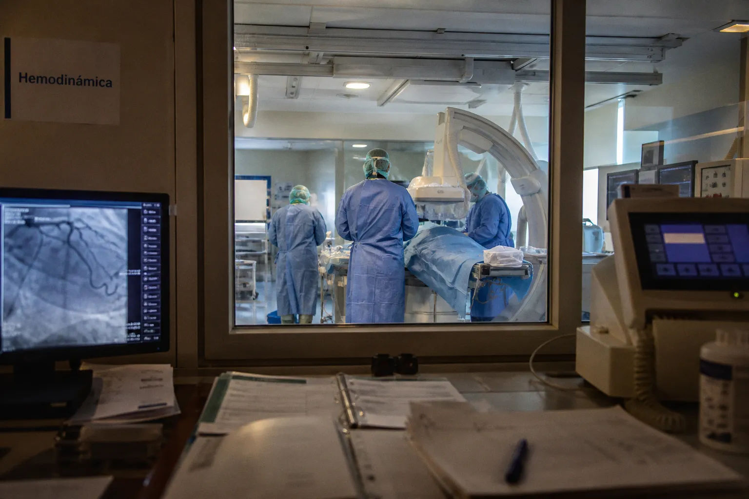Perfil angiográfico y evolución hospitalaria tras ICP primaria en pacientes consumidores